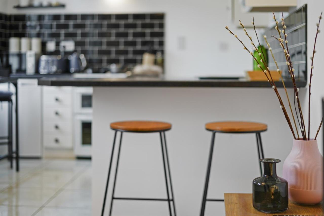 Central Gem Of Leamington Spa - Sleeps 5 Appartement Buitenkant foto